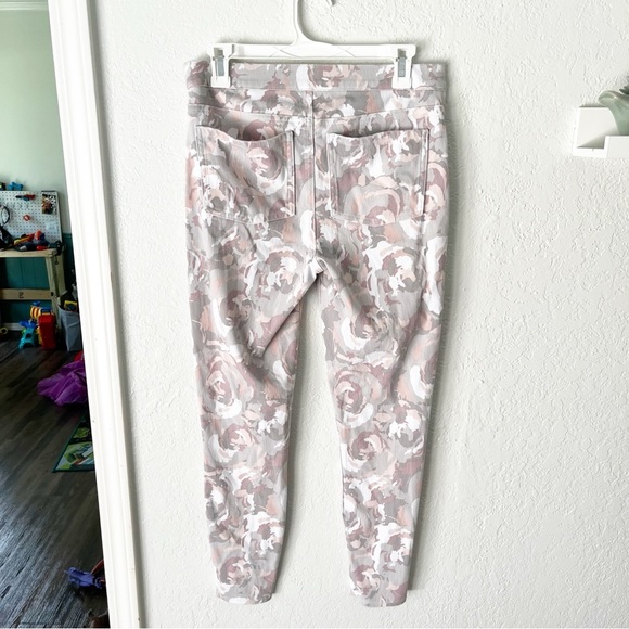 Spanx Jeans Women's Large Jean-Ish Bloom Camo Abstract Floral Skinny - Picture 5 of 5